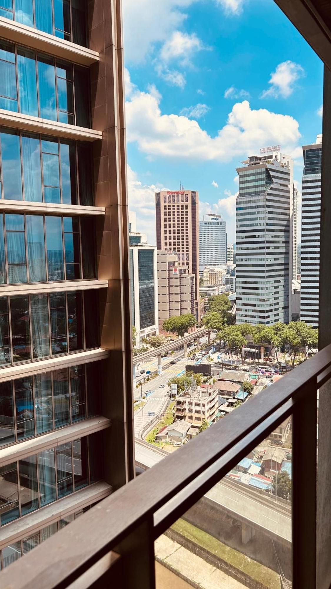 Summer Suites Klcc By Impexia Kuala Lumpur Exterior foto